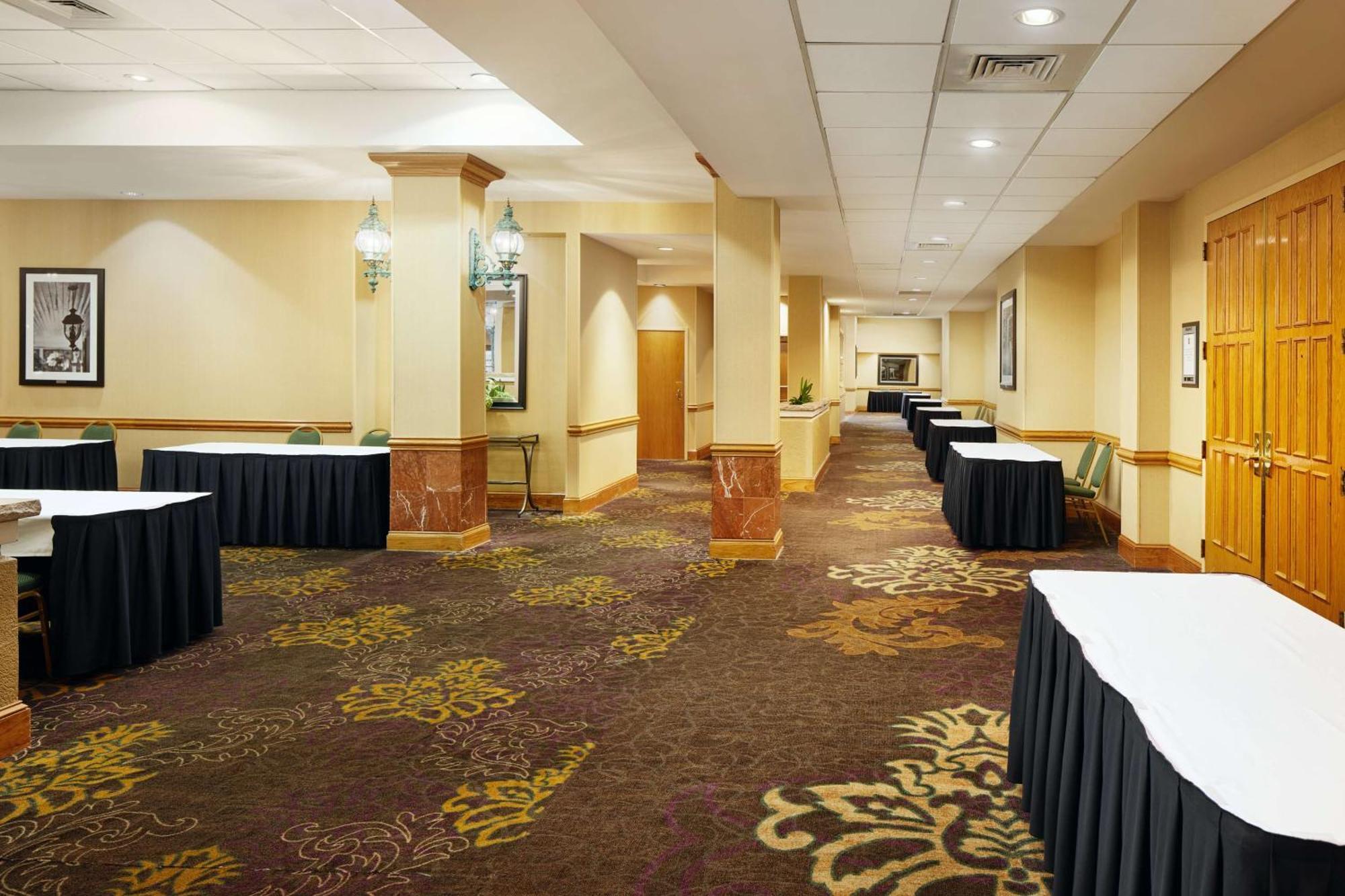 Embassy Suites By Hilton Greensboro Airport Exterior foto